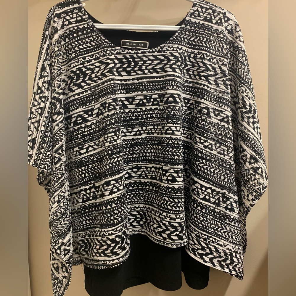 Melanie Lyne Black and White Patterned Top - Medium